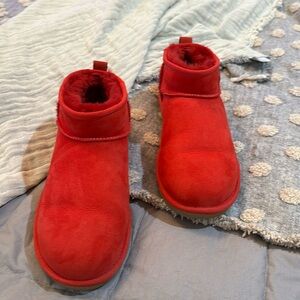 Classic Ultra mini Ugg- Red 9